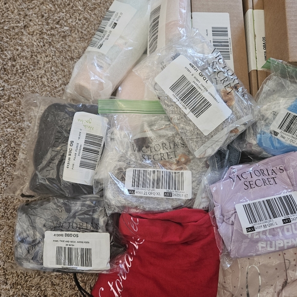 Victoria's Secret Resellers Bundle - Picture 2 of 4